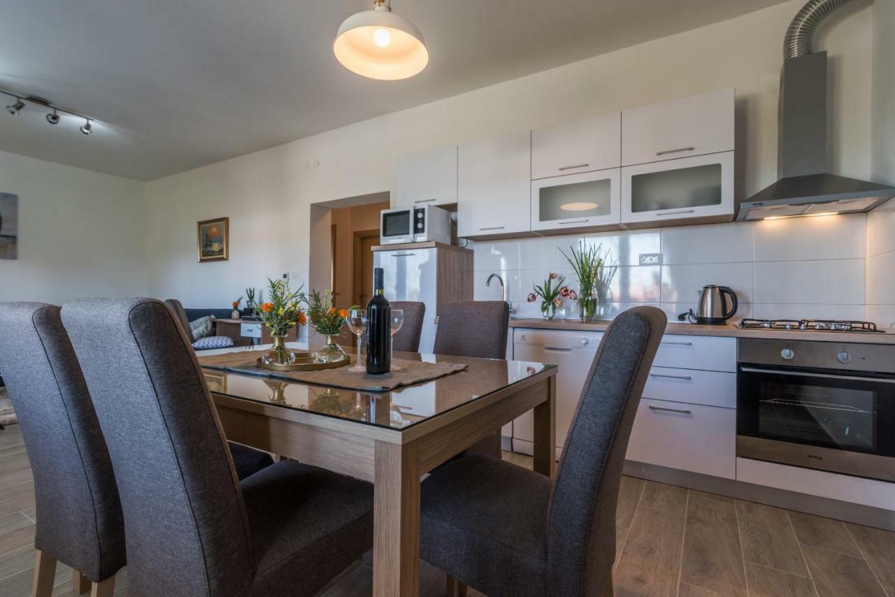 Apartment Okrug Gornji - Trogir With Sea View المظهر الخارجي الصورة