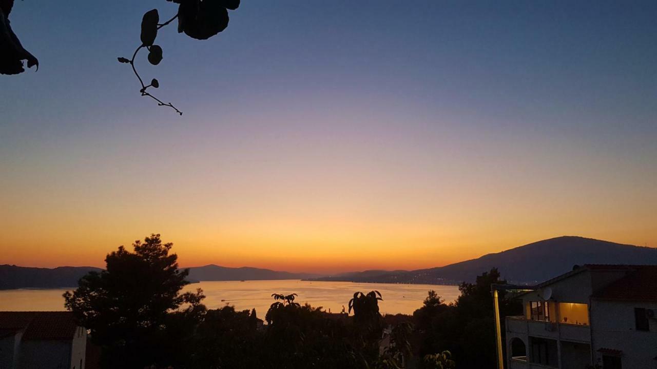 Apartment Okrug Gornji - Trogir With Sea View المظهر الخارجي الصورة